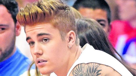 Justin Bieber recibió una trompada en un bar de Alemania