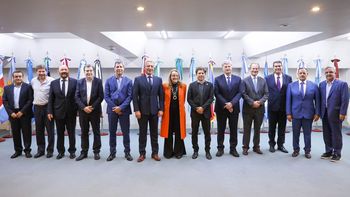 Gobernadores del PJ, legisladores y gremialistas buscan una posición común para la Ley Omnibus