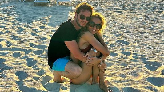 Julieta Prandi eligió una microbikini roja ideal para el calor de Brasil