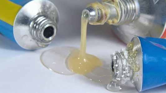 No tenía preservativo y selló sus genitales con un fuerte adhesivo