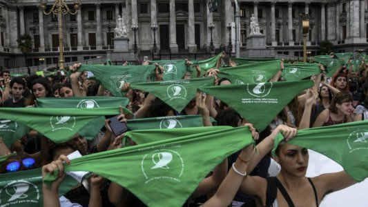 Julia Mengolini: Las mujeres abortamos. Quienes repudian el proyecto miran para otro lado