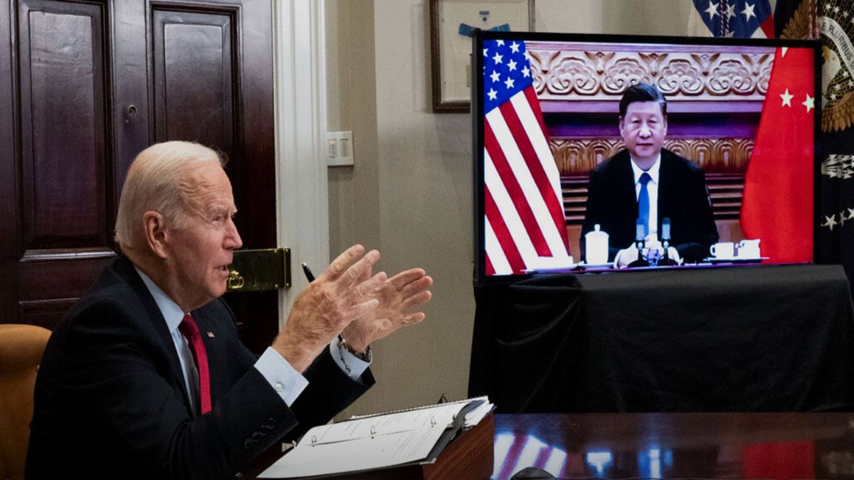 Por tercera vez estuvieron frente a frente Joe Biden y Xi jinping. Los dos líderes mundiales hablaron durante más de tres horas y media por videoconferencia (Foto: AP)