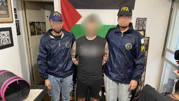 Detuvieron a un hombre acusado de amenazar a Patricia Bullrich: secuestraron armas y material Antifa