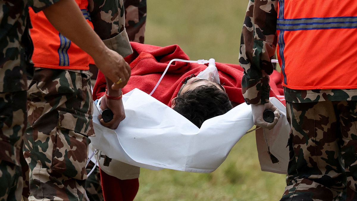 Los sobrevivientes fueron identificados como Sanjay Sah, de 30 a&ntilde;os, capataz mec&aacute;nico, y Kabir Maharjan. (Foto: Reuters)