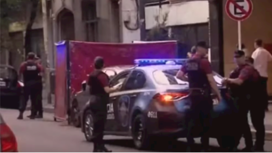 Caballito: un hombre cayó desde un quinto piso luego de ser notificado sobre una exclusión de hogar