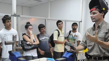 El Gobierno mantiene abierta una beca de $420.000 para aprender un oficio