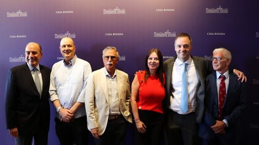 Sin Milei, Adorni y los ministros despidieron el año en un brindis con periodistas acreditados en Casa Rosada