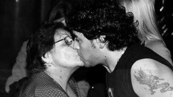 El emotivo mensaje de Maradona a Doña Tota por el Día de la Madre: Feliz día mamá, te amo y te extraño