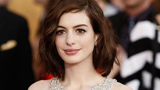Filtran fotos íntimas de Anne Hathaway junto a su pareja