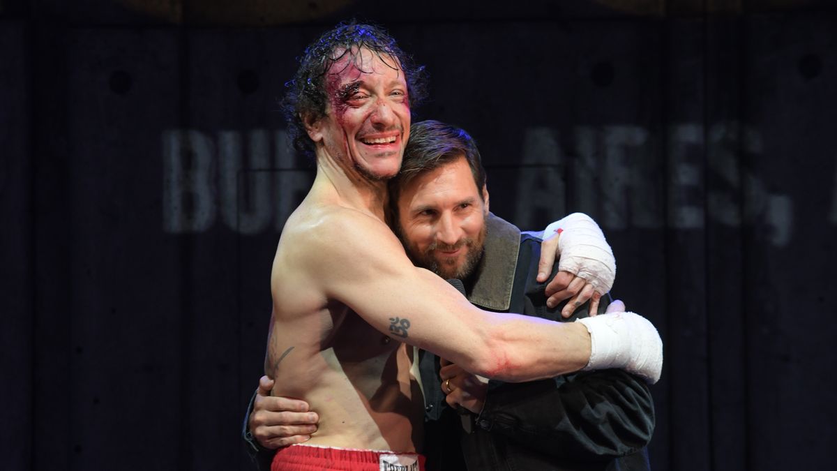 Lionel Messi fue a ver a Nico Vázquez al teatro: las fotos de un reencuentro emocionante