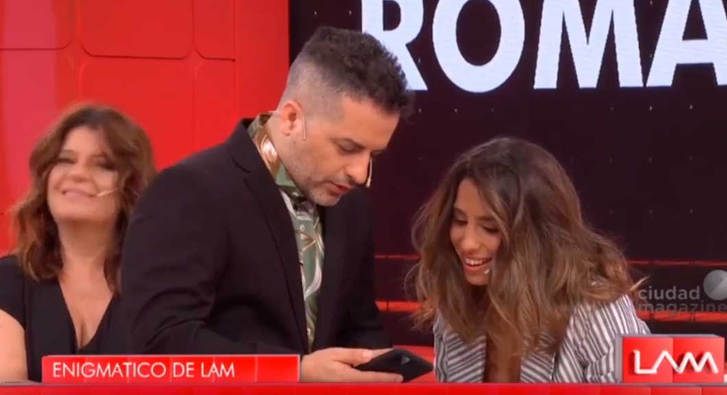 Ángel de Brito le revisó el celular a Cinthia Fernández en vivo, ¿Qué encontró?