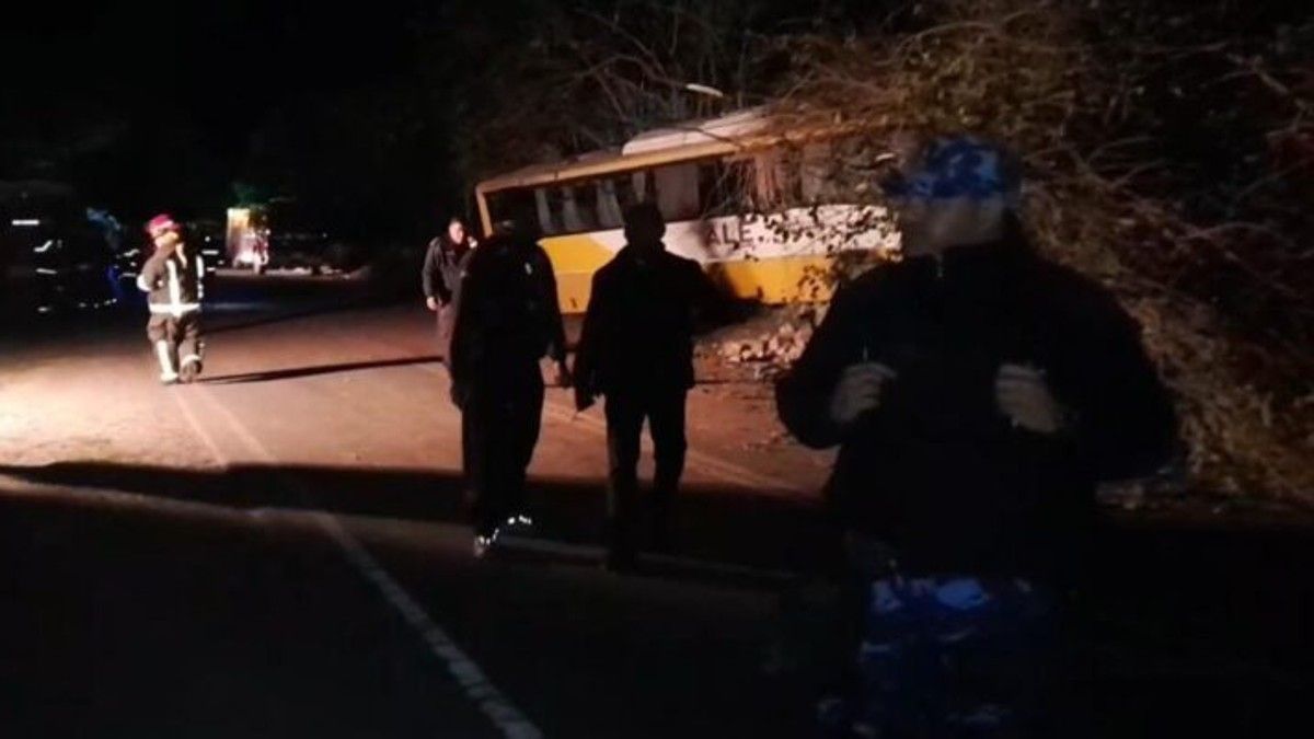 Los momentos posteriores a choque del micro en Salta. Foto: Interactiva Noticias.&nbsp;