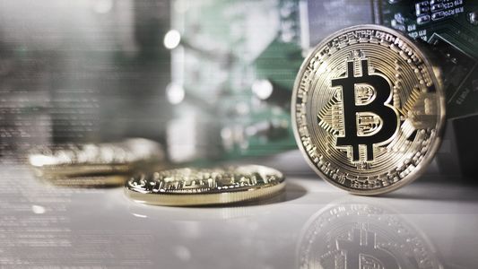 Sigue el derrumbre: el precio de Bitcoin cayó por debajo de los USD 35.500