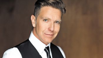 Alejandro Fantino firmó contrato y seguirá en América con Animales Sueltos