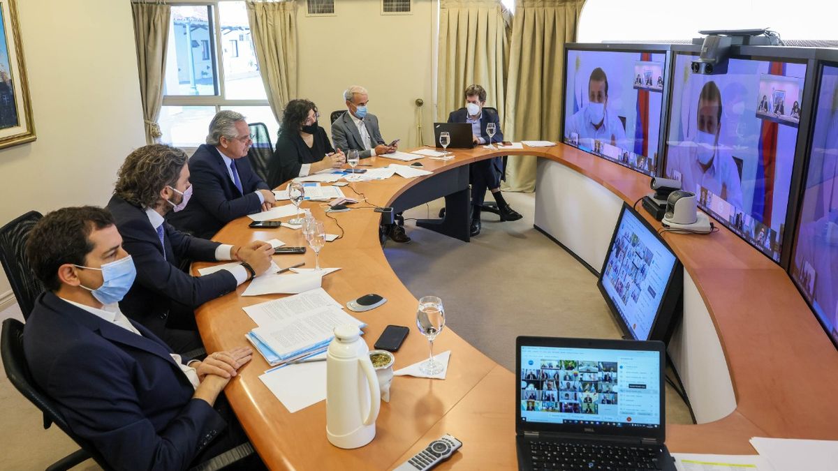 Alberto Fernández reunido con su Gabinete.