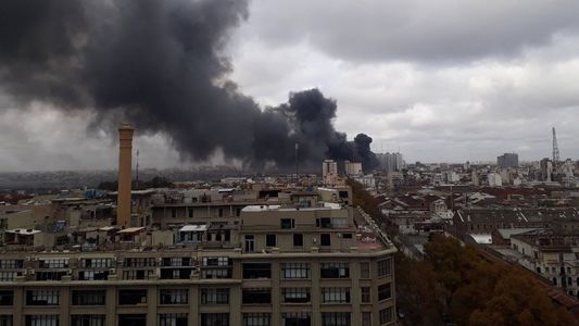 Se incendia una fábrica en Avellaneda y crece la preocupación en la zona