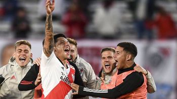 Enzo Pérez jugó todo el partido fisurado ante Boca