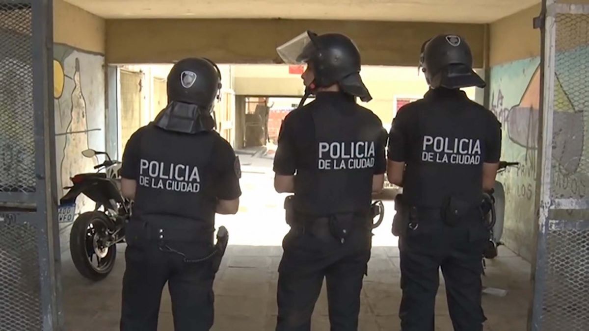 Dos muertos y un herido en un enfrentamiento a tiros en el barrio 1-11-14 del Bajo Flores