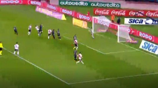 Pratto tuvo el primero pero su cabezazo reventó el travesaño