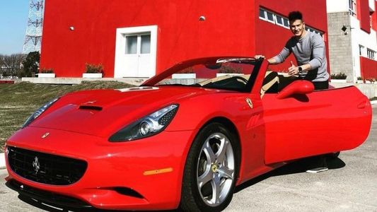 En Independiente un jugador fue a entrenar en una Ferrari