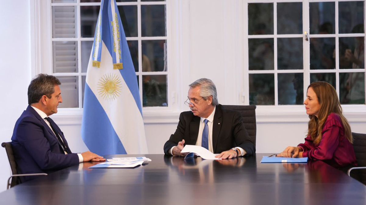 Aumentarán un 35% los montos de la Tarjeta Alimentar. (Foto: Twitter Alberto Fernández)