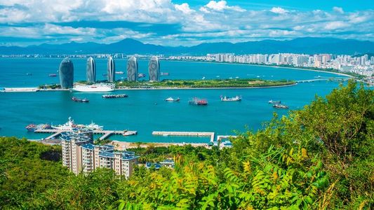 Más de 80.000 turistas están atrapados en una isla de China por un brote de Covid-19 