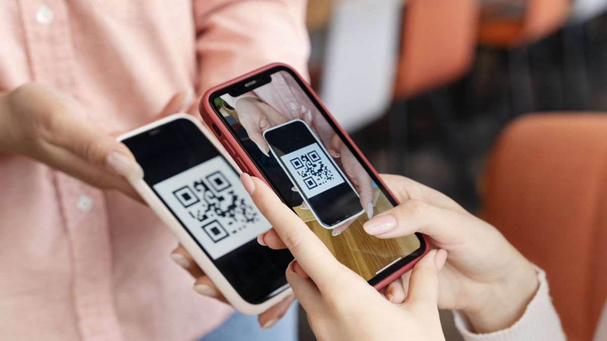 Pagos digitales con código QR: con la interoperabilidad full entre las billeteras virtuales impulsada por el BCRA, se concreta un avance significativo en el ecosistema fintech argentino. (Foto Freepick)