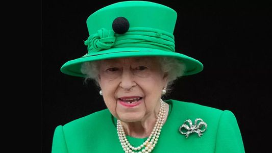 La Reina Isabel II del Reino unido preocupa por su salud: sus médicos lanzaron un grave alerta