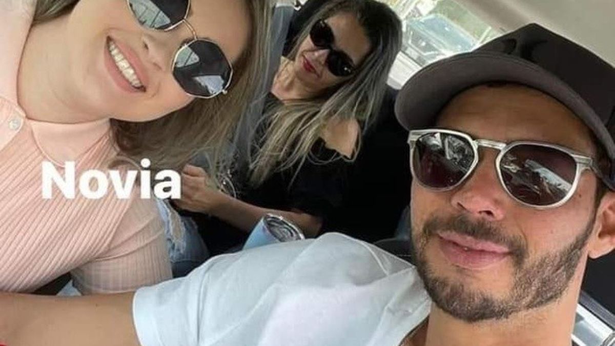 El infiel con su pareja y la suegra