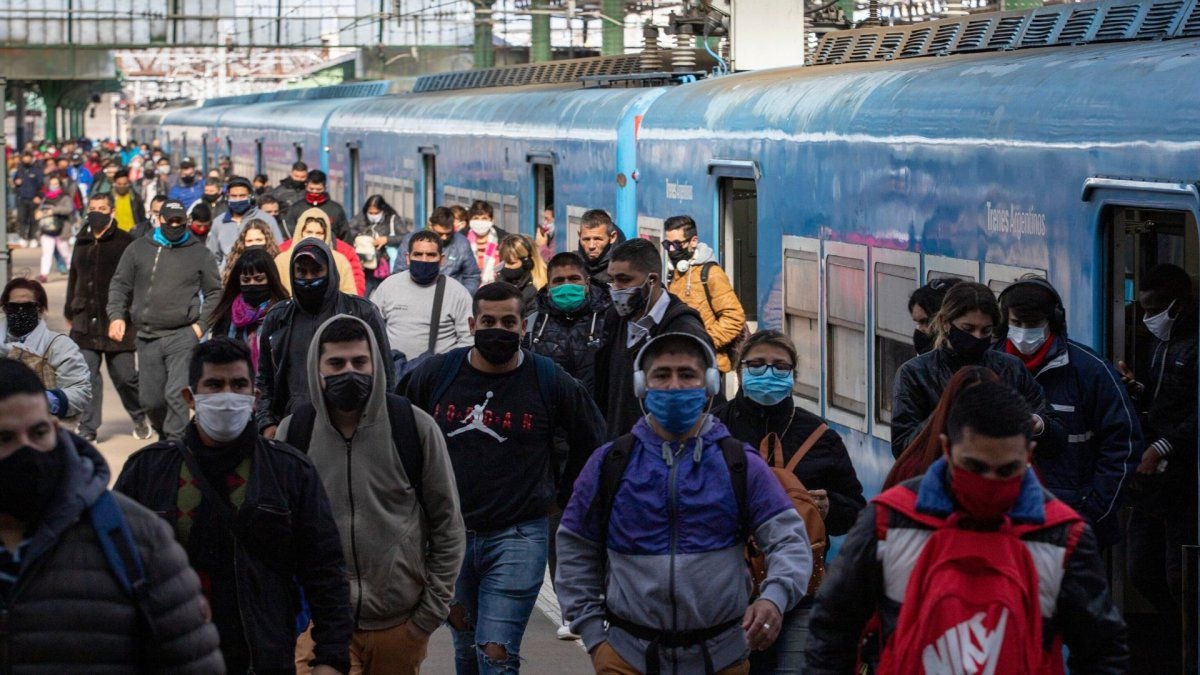 Vuelven las restricciones en trenes y colectivos?. El Gobierno analiza la situación en el Transporte público en medio de la segunda ola.