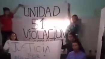 Detuvieron a 15 penitenciarios por torturas y abusos a presas. (Foto: captura).