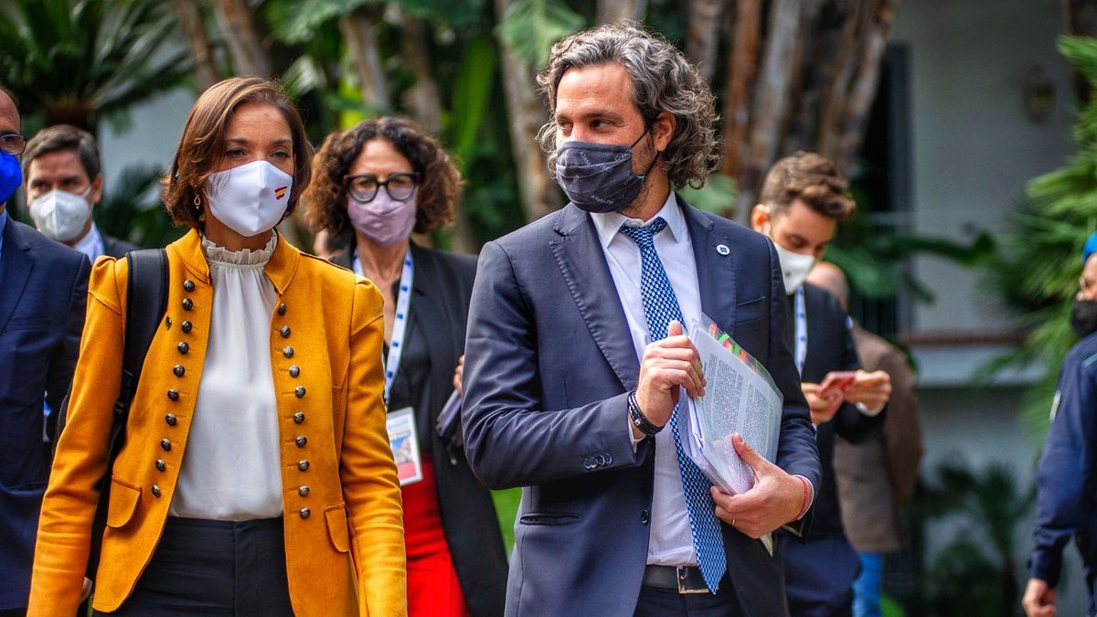 Santiago Cafiero y Cecilia Todesca (más atrás en la imagen) son algunos de los dirigentes albertistas que salieron a respaldar al Presidente (Foto: archivo).
