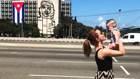 Agustina Kämpfer, en Cuba junto a su hijo: Juan se enamora a cada cuadra