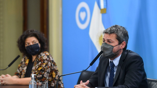 Una semana antes de las elecciones llegan las vacunas de Pfizer y vuelven los hinchas a las canchas