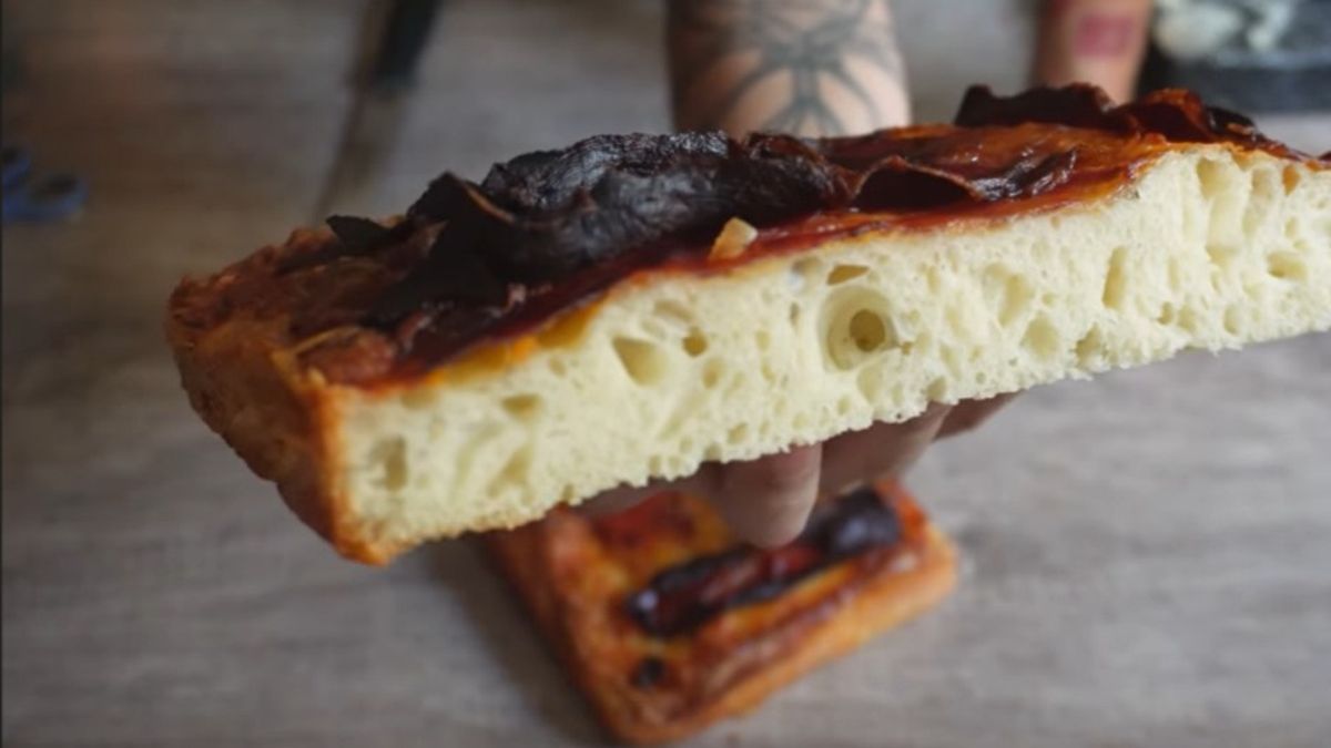 Focaccia sin amasado con queso y panceta.&nbsp;