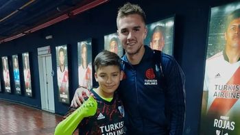 era victima de bullying, le arruinaron su camiseta de river y el plantel tuvo un gesto muy emotivo era victima de bullying, le arruinaron su camiseta de river y el plantel tuvo un gesto muy emotivo