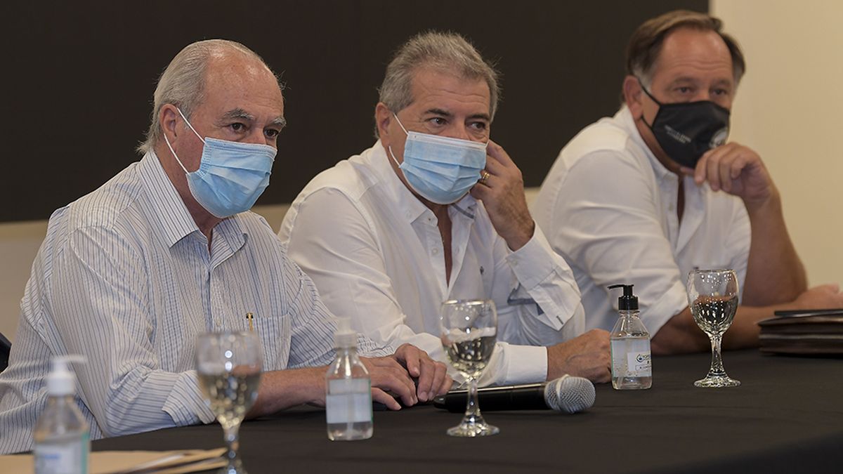 Los ministros de C&oacute;rdoba y De Raedemaeker acordaron la entrega de los 4300 millones para caminos rurales.&nbsp;