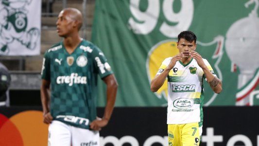 Defensa volvió a hacer historia en Brasil: le ganó 4-3 a Palmeiras y llegó a octavos