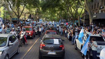 Alberto insiste en que no hará cambios en su Gabinete mientras los duros dan muestras de autonomía