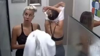 gran hermano 2022: julieta, romina y la tora se banaron juntas y seran sancionadas