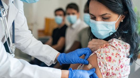 Un refuerzo anual, ¿la estrategia definitiva para terminar con la pandemia del Covid-19?