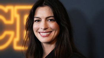 Netflix: Anne Hathaway sorprende con el estreno de una nueva película y es la comedia más divertida