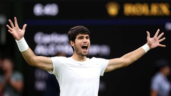 El tenista español Carlos Alcaraz se consagró campeón de Wimbledon y sigue como número 1 del mundo