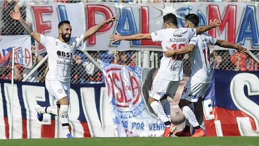 Superliga: Central Córdoba (SdE) dio el golpe en el Nuevo Gasómetro y goleó 4-1 a San Lorenzo