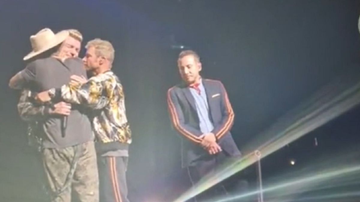 El video del llanto de los Backstreet Boys en pleno recital al recordar a Aaron Carter