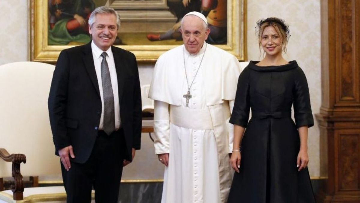 Fabiola Yañez junto al Papa Francisco
