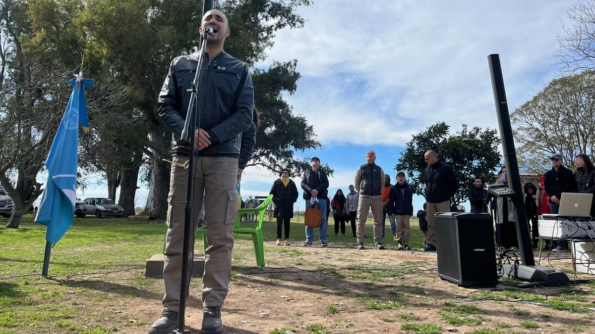Junto a más de 300 niños, Abel Pintos plantó 2000 árboles nuevos en Mercedes: las fotos&nbsp;