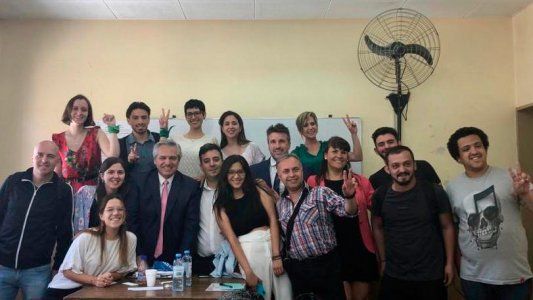 Profesor-Presidente: Alberto tomó examen a sus alumnos en la UBA y dijo que seguirá dando clases cada 15 días