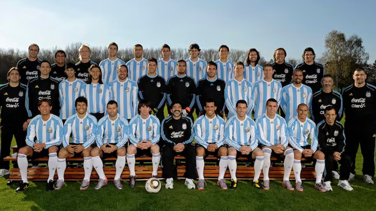 Video viral: un exjugador de la Selección Argentina sorprendió a todos tocando la guitarra en la calle