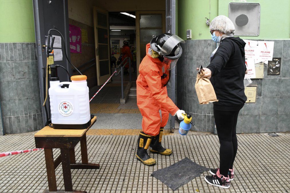 Se confirmaron 6.365 nuevos casos de coronavirus y 165 muertes en las últimas 24 horas